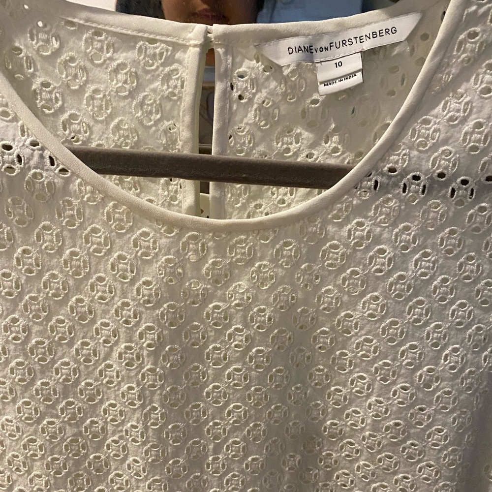 Dvf White Top Euc - image 7